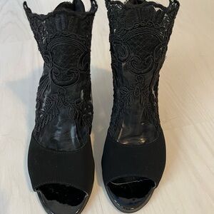 Stunning Black Lace Heels Size 9